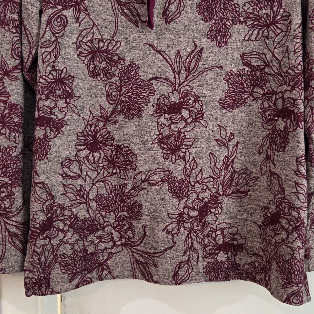 Women's St. John's Bay Pullover Sweater in Gray and Burgundy, Size M - Picture 13 of 14